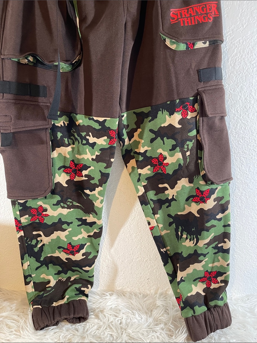Stranger Things Demogorgon Camouflage Cargo Jogger Sweatpants Size Large NEW - Picture 5 of 13